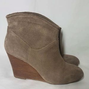 Aldo Leather Pull On Taupe Wedge Ankle Booties Size 6.